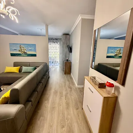 Sarandahome Apartament *